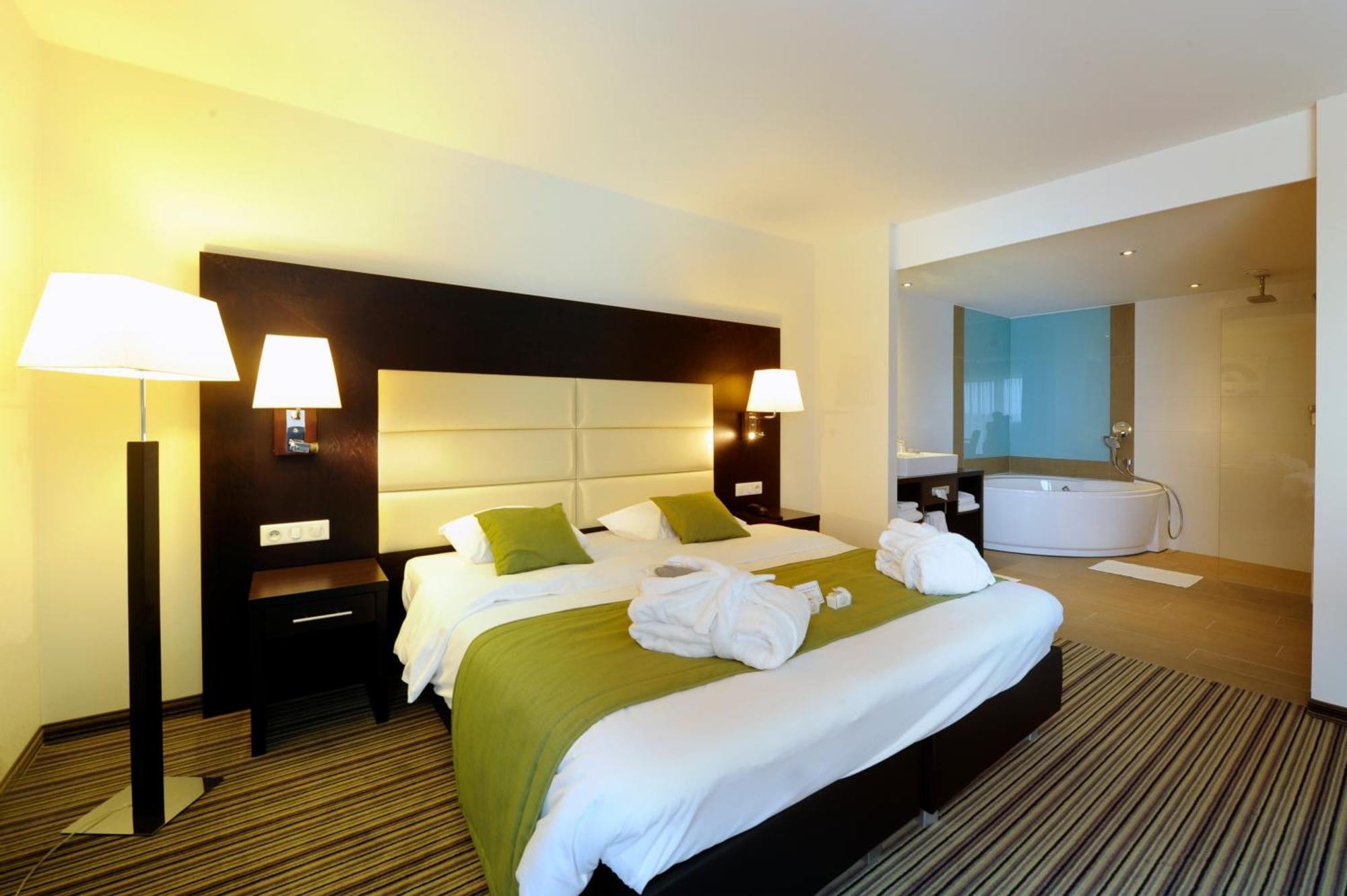Junior Suite,683554581:JPEG